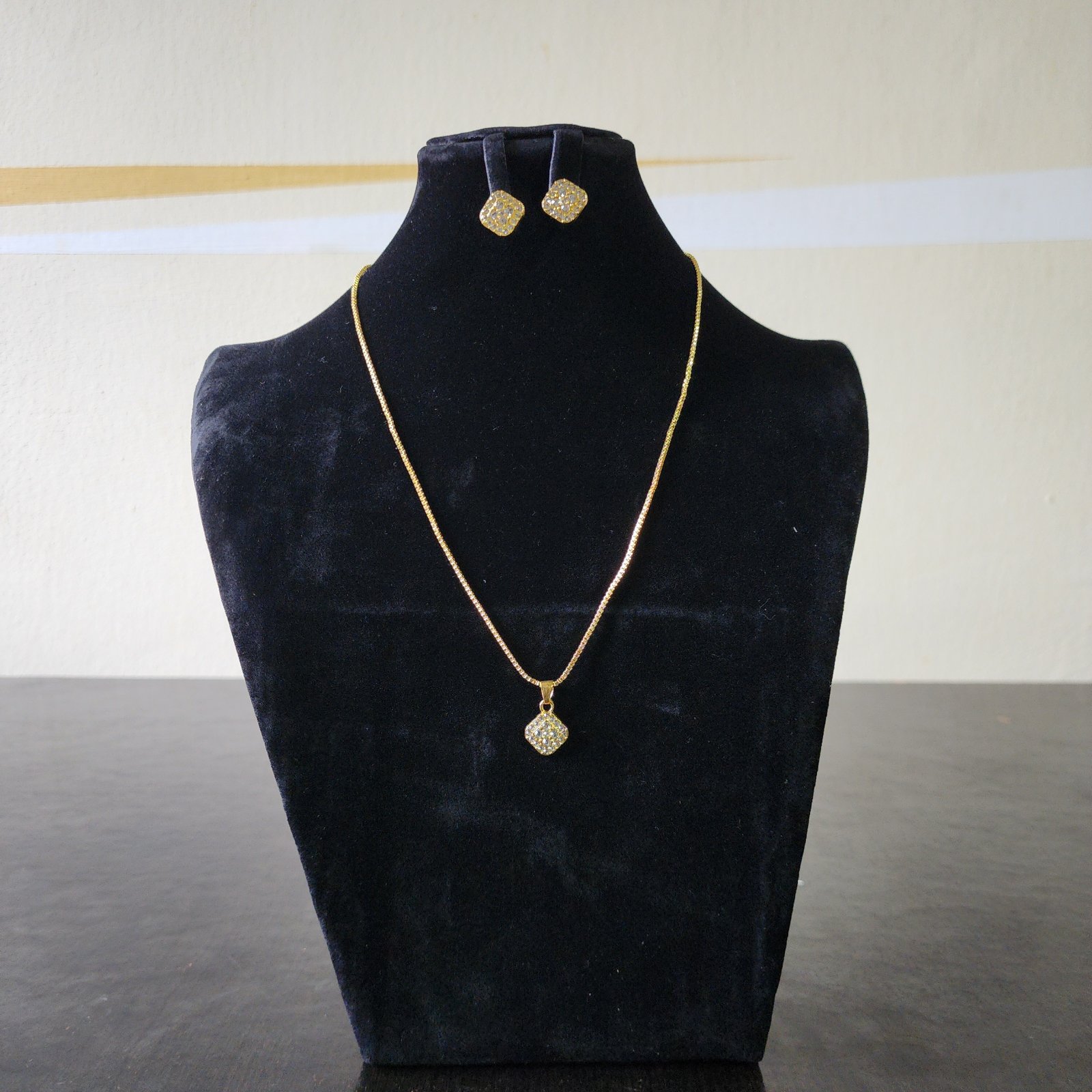 Box Earrings Tile style