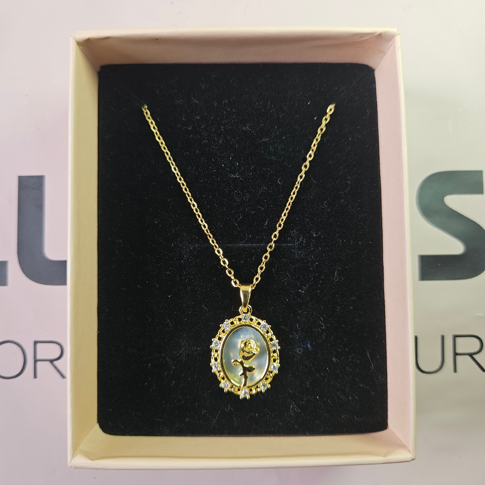 Belle Rose Pendant Necklace