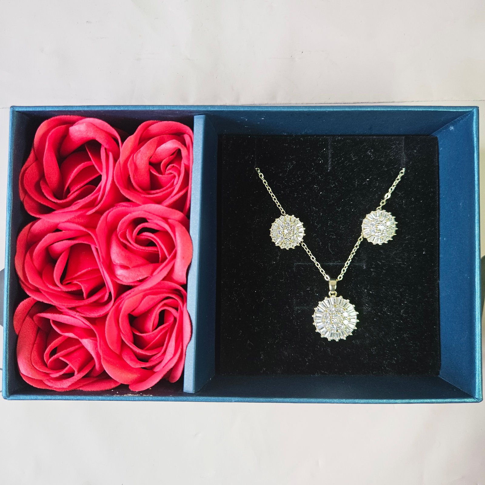 Sunburst Styled Zirconia Studded Necklace